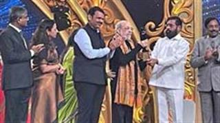 JP Dutta was recently presented with the Maharashtra Bhushan Raj Kapoor award for his contributions to Indian cinema!