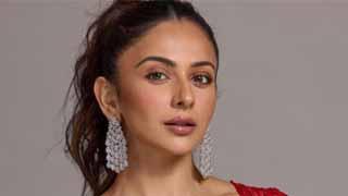 Rakul Preet Singh turns showstopper at International Fashion Week Dubai for Archana Kochhar's ‘Bollywood Bling’ Collection!