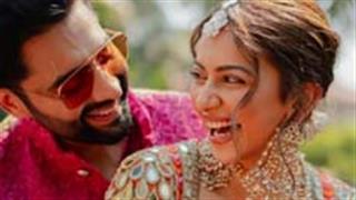 Rakul Preet Singh and Jackky Bhagnani Shine in Coordinated Pink-Golden Attire for Mehendi Ceremony!
