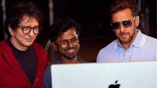 Salman Khan Begins Shooting for 'Sikander' shares picture with Director A.R. Murugadoss!