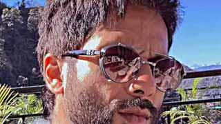 Shahid Kapoor Flaunts Rugged Look in Sunkissed Selfie!