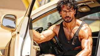 Tiger Shroff leaves the audience amazed with his performance in ‘Bade Miyan Chote Miyan’!