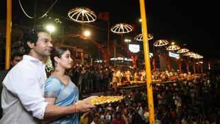 Rajkummar Rao and Janhvi Kapoor Perform Ganga Aarti in Varanasi Before 'Mr & Mrs Mahi' Release!