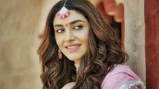 Happy Birthday Delbar Arya - Actress Shares Her Birthday Resolution!