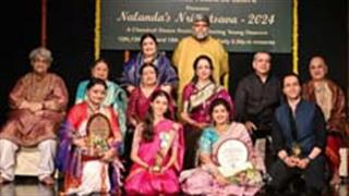 Actor Hema Malini and Paresh Rawal honoured by Nalanda Dance Research Centre Dr. Uma Rele!