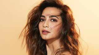 Kriti Kharbanda Shares Fun Monday Mood with Rotating Video in Various Outfits!