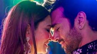 संगीत सेरेमनी पर रोमांटिक दिखे बॉलीवुड न्यू कपल कृति खरबंदा और पुलकित सम्राट!