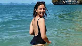 Alia Bhatt's Thailand Holiday: Beaches, Tans, and Cherished Memories!