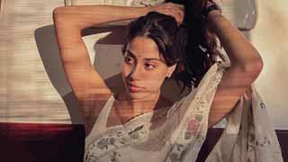 Janhvi Kapoor Shares a Sunburnt Selfie Amidst 'Param Sundari' Shoot in Kochi!