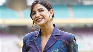 'राइज एंड फॉल': आहाना एस कुमरा माँ की तस्वीर देखकर रो पड़ीं!