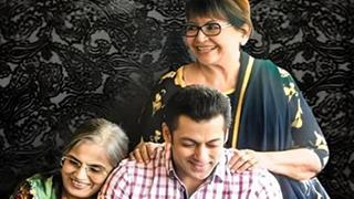 मदर्स डे के मौके पर माँ सुशीला और हेलन के प्यार में डूबे नज़र आए दबंग खान सलमान!