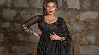 Seerat Kapoor's Regal Charm: A Perfect Fusion of Tradition, Luxury, and Modern Sophistication!