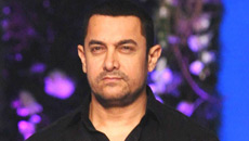 Has Aamir Khan flown to the US to seek treatment for his injury?