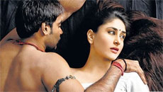 Kareena Kapoor Khan refuses to Kiss and make love to Ajay Devgn!