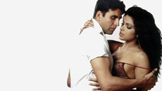Priyanka desperate to get back with Akshay Kumar?