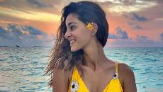 Ananya Panday plays chase and catches with sunsets in Maldives, shares dreamy images