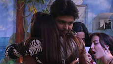 Rude Shock : Kushal ignores Gauhar after returning to 'Bigg Boss 7'