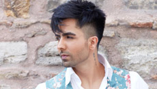 Harrdy Sandhu shows his love for himself by doing this!