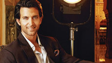 It warms my heart to see this bond between a teacher and his students: Hrithik Roshan