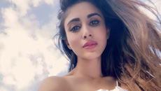 mouni-roy13