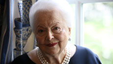 Olivia de Havilland, two-time Oscar winner and last surviving star of ‘Gone With the Wind,’ dies at 104