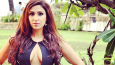 Too Hot To Handle: Watch sassy Pooja taking up ice-bucket challenge in monokini 