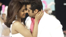 Salman Khan wants Priyanka to be lot more attractive