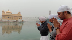Jimmy Shergill takes blessings at Golden Temple for 'Rangbaaz Phirse'