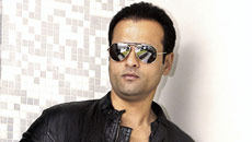 Don't give mobile phones to kids: urges Rohit Roy