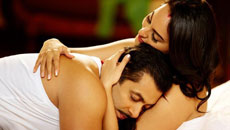 Salman's girls at war: Sonakshi Sinha sunbs Kangna