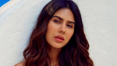 Sonam Bajwa's sun-kissed look is enough to fascinate you! 