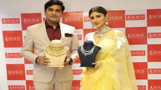 Mouni Roy graces the launch of two new retail outlets of Senco Gold and Diamonds in the heart of the Capital!