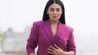 Neeru Bajwa Exudes Power in Pantsuit Look, Embraces Positivity with New Instagram Posts!