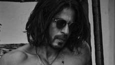 Shah Rukh Khan Showcases Fit Physique in Promotional Stint for Son Aryan's Fashion Label!