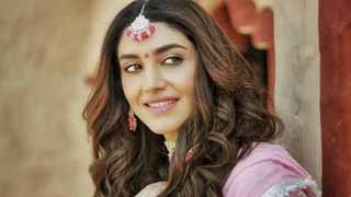 Happy Birthday Delbar Arya - Actress Shares Her Birthday Resolution!
