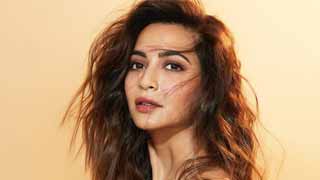 Kriti Kharbanda Shares Fun Monday Mood with Rotating Video in Various Outfits!