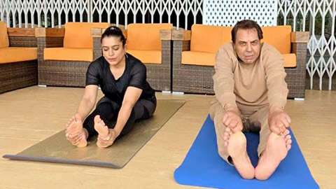 At 89, Dharmendra Marks World Yoga Day at His Lonavala Farmhouse with Actress Ekta Jain!