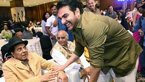 रॉनी रोड्रिग्स की फिल्म 'मैंने प्यार किया फिर से' लॉन्च समारोह में धर्मेंद्र और अरबाज खान की तस्वीरें वायरल! 