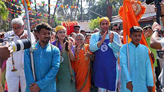 Celebrities prepare food for Sai Baba devotees!