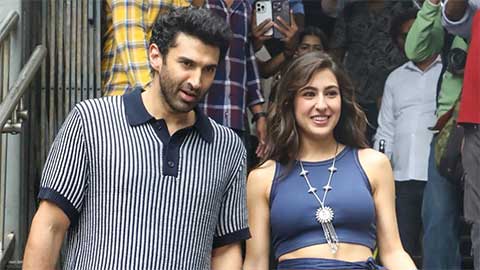 Sara Ali Khan and Aditya Roy Kapur Take Mumbai Metro Ride to Promote Metro In Dino!