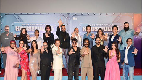 To celebrate the advance booking opening, the Housefull 5 cast visit Seasons Mall (Pune) for a fun-packed fan interaction!