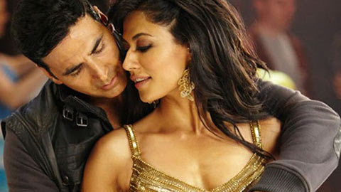 She's Always Been a Stunner, But Comedy Was the Real Win' - Netizens Applaud Chitrangda Singh in Housefull!