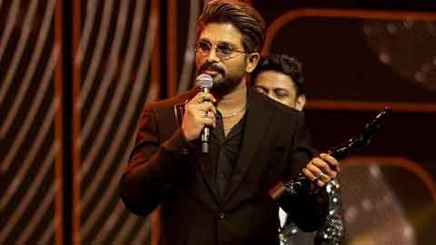 Allu Arjun Gets Emotional As He Wins Best Actor Award for Pushpa 2 at the 70th Filmfare Awards South!