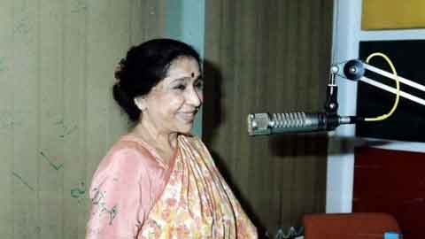 "The Voice That Defined Generations Falls Silent": Asha Bhosle Passes Away at 92!