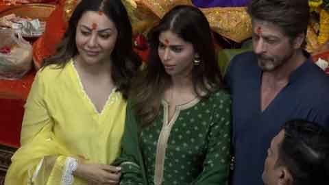 "A Sacred Family Tradition": Shah Rukh Khan Offers Prayers at Lalbaugcha Raja with Gauri Khan and Suhana Khan: Crowd Erupts in Lalbaug During Midnight Darshan!
