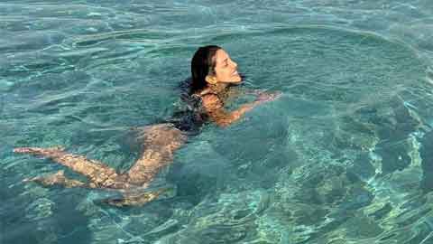 Priyanka Chopra Sends Internet Into Meltdown With Dreamy Poolside Sunday Drop!