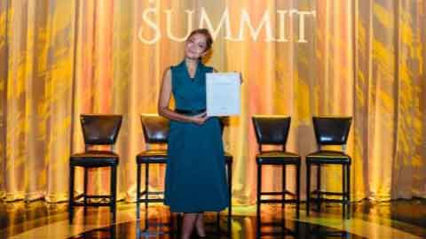 Sheena Chohan Honored with the Arts Ambassador Award for Global Artistic and Cultural Impact!