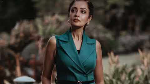 Sheena Chohan Redefines Modern Power Dressing with Elegance and Artistic Presence!