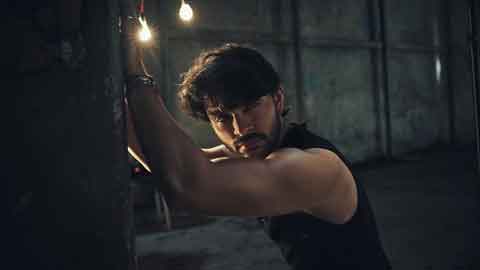 "Waqt Badalta Hai" Veer Pahariya Breaks Silence with a Cryptic Note Amidst Breakup Rumours!