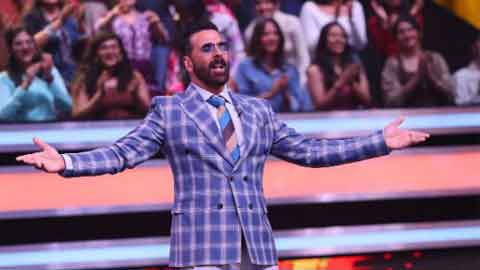 Akshay Kumar Puts Karan Wahi on the Spot With Marriage Questions on Wheel of Fortune!